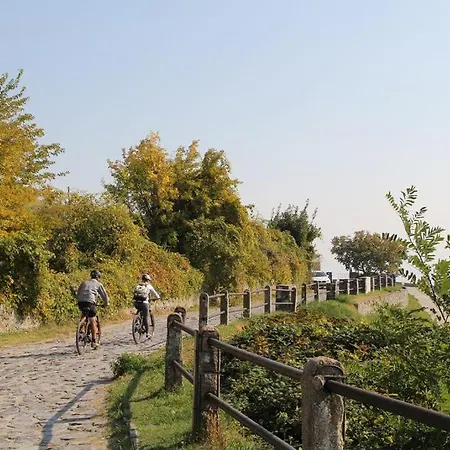 Omega בית נופש *