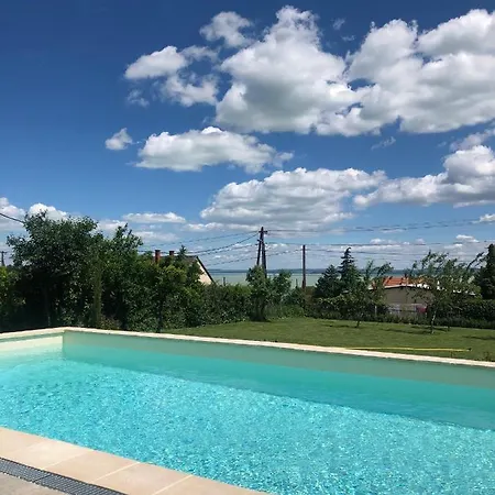 Omega Бадачоньтомай