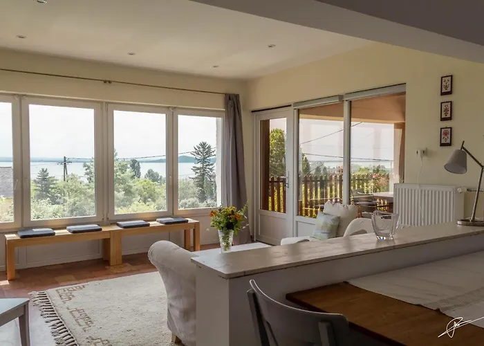 Omega * Badacsonytomaj